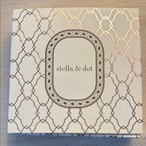 Stella & Dot Gold and Pink Necklace and earrings set with Elegant Design - Picture 4 of 4